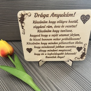 Gravírozott ajándék anyáknak, Esküvő, Dekoráció, Asztaldísz, Famegmunkálás, MESKA