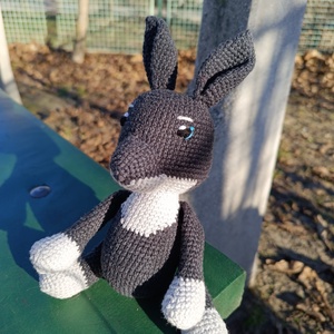 Horgolt farkas piros kabátkával - játék & sport - plüssállat & játékfigura - más figura - Meska.hu