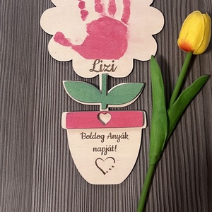 Kézlenyomat Anyák napjára , Otthon & Életmód, Dekoráció, Asztal és polc dekoráció, Gravírozott táblák, Gravírozás, pirográfia, Egy igazán különleges ajándék Anyák napjára ??
Kézlenyomatos virág, amit mindenki otthon, saját kez..., MESKA