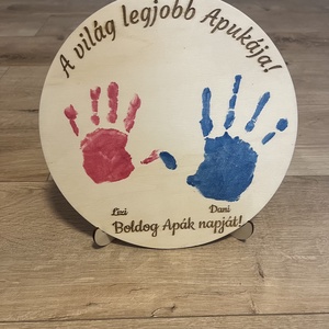 Kézlenyomat Apák napjára , Otthon & Életmód, Dekoráció, Asztal és polc dekoráció, Gravírozott táblák, Gravírozás, pirográfia, Egy igazán különleges ajándék Apák napjára ??
Kézlenyomatos tábla, amit mindenki otthon, saját kezű..., MESKA
