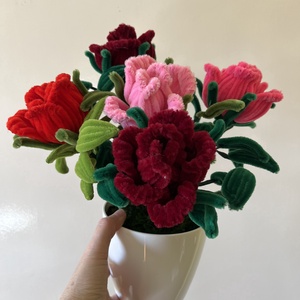 Cserepes bokros zseniliadrót rózsa kompozíció � 5 szálas nagy fejű rózsa, vegyes színek, bordó-rózsaszín-piros, kézzel k - otthon & életmód - virágdekoráció - virágdíszek - virágdísz kaspóban - Meska.hu