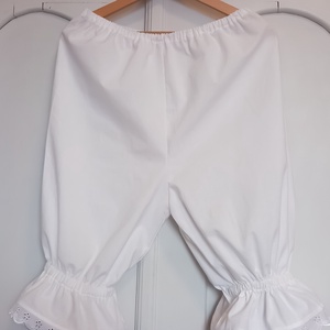 Néptáncos bugyogó - Meska.hu