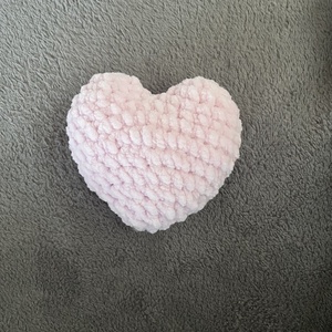Horgolt plüss szív, szivecske plüss 8cm - játék & sport - plüssállat & játékfigura - más figura - Meska.hu