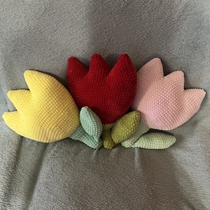 Horgolt tulipán amigurumi plüss- TuliPárna - játék & sport - plüssállat & játékfigura - más figura - Meska.hu