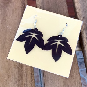 Barna bőr levél fülbevaló - ékszer - fülbevaló - lógó fülbevaló - Meska.hu