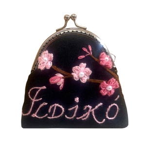 Virágos, gyöngyös, kézzel hímzett csatos pénztárca, Táska & Tok, Pénztárca & Más tok, Aprópénztartó, Varrás, Hímzés, MESKA