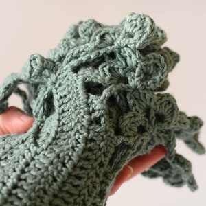 Kézzel horgolt pamut sál  boho stílusú, puha zsályazöld kiegészítő - ruha & divat - sál, sapka, kendő - kendő - Meska.hu