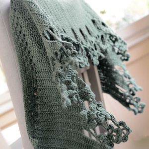 Kézzel horgolt pamut sál  boho stílusú, puha zsályazöld kiegészítő - ruha & divat - sál, sapka, kendő - kendő - Meska.hu