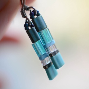 PiciPixel fülbevaló  türkiz, apró geometrikus minimalista ékszer - ékszer - fülbevaló - lógó fülbevaló - Meska.hu