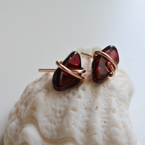 Bronz fülbevaló - gránát, beszúrós - ékszer - fülbevaló - pötty fülbevaló - Meska.hu