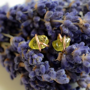 Bronz fülbevaló - peridot, beszúrós - Meska.hu