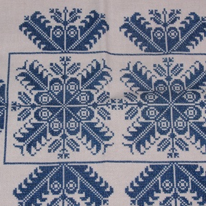 Tradicionális keresztszemes hímzéssel készült terítő -  - Meska.hu