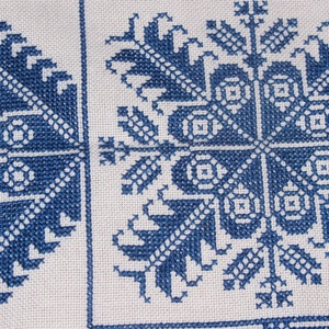 Tradicionális keresztszemes hímzéssel készült terítő -  - Meska.hu