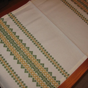 Tradicionális keresztszemes hímzéssel készült terítő 75,5x39 cm - otthon & életmód - dekoráció - asztal és polc dekoráció - horgolt & csipketerítő - Meska.hu