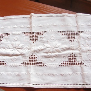 Horgolt hímzett fehér asztalfutó: 85,5x36 cm -  - Meska.hu