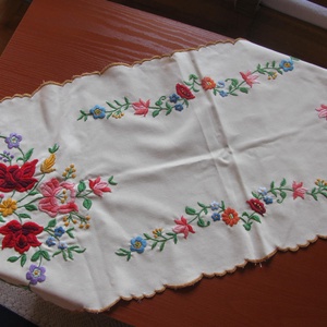 Fehér-asztalterítő Matyó v.Kalocsai hímzett futó: 33x80cm - Meska.hu