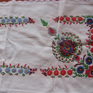 Hímzett kerekvirágos Kalocsai v. Matyó futó: 71,5x35cm -  - Meska.hu