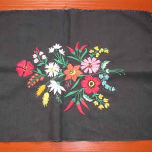 Gyönyörű Kalocsai hímzett kép fekete alapon: 38x48cm - művészet - textilkép - Meska.hu