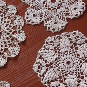 Horgolt kisterítők:14cm, és téglalap:15,5x9,5 - otthon & életmód - dekoráció - asztal és polc dekoráció - horgolt & csipketerítő - Meska.hu