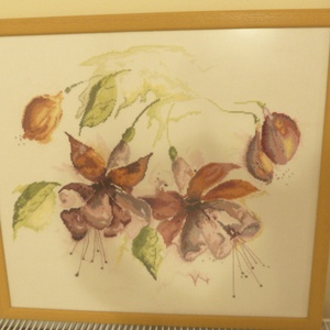 Keresztszemes kép fukszia virágokkal 47x52 cm,ajándéknak is kiváló, minőségi munka - művészet - textilkép - keresztszemes - Meska.hu