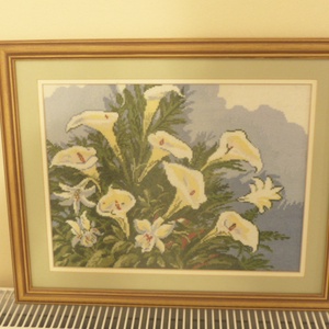 Keresztszemes kép kála virágokkal 37x46 cm, ajándéknak is kiváló, minőségi munka - művészet - textilkép - keresztszemes - Meska.hu