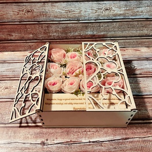 Szülőköszöntő virág box, édesanyának, nagymamának - esküvő - emlék & ajándék - szülőköszöntő ajándék - Meska.hu