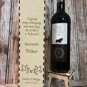 Szülőköszöntő szett, virág box, gravírozott díszdobozban, szív alakú betűzővel, bortartóval, galamb mintával - esküvő - emlék & ajándék - szülőköszöntő ajándék - Meska.hu