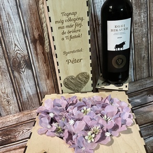 Szülőköszöntő szett, virág box szív formára tűzött virágokkal, felirattal, bortartóval léggömb szív mintával - esküvő - emlék & ajándék - szülőköszöntő ajándék - Meska.hu