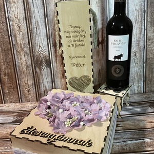 Szülőköszöntő szett, virág box szív formára tűzött virágokkal, felirattal, bortartóval léggömb szív mintával - esküvő - emlék & ajándék - szülőköszöntő ajándék - Meska.hu