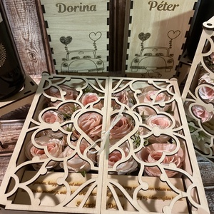 Szülőköszöntő szett, virág boxok szív mintájú ajtókkal, gravírozott idézettel, bortartókkal, Just Married mintával - esküvő - emlék & ajándék - szülőköszöntő ajándék - Meska.hu