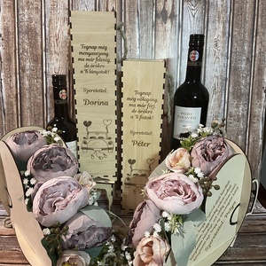 Szülőköszöntő szett, szív alakú virág boxok, gravírozott előlappal, bortartókkal, Just Married mintával - esküvő - emlék & ajándék - szülőköszöntő ajándék - Meska.hu