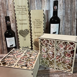 Szülőköszöntő szett, virág boxok szív mintájú ajtókkal, gravírozott idézettel, bortartókkal, Léggömb szív mintával - esküvő - emlék & ajándék - szülőköszöntő ajándék - Meska.hu