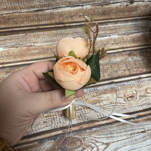 Örök menyasszonyi csokor vőlegény kitűzővel - barack-fehér - esküvő - menyasszonyi- és dobócsokor - Meska.hu