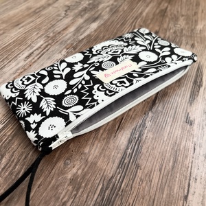 Virág mintás neszesszer tolltartó szemüvegtartó karácsony ajándék gyereknap pedagógusnap - otthon & életmód - papír, írószer - tolltartó & ceruzatekercs - Meska.hu