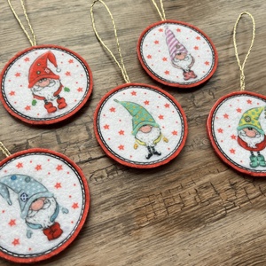 5 db-os karácsonyi filc dísz szett téli manó ezüst akasztós - karácsony - karácsonyi lakásdekoráció - karácsonyfadíszek - Meska.hu