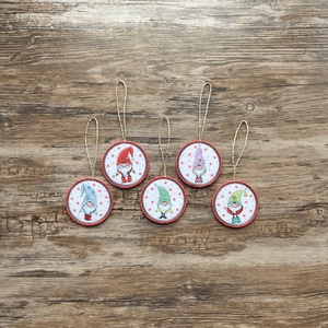 5 db-os karácsonyi filc dísz szett téli manó ezüst akasztós - karácsony - karácsonyi lakásdekoráció - karácsonyfadíszek - Meska.hu