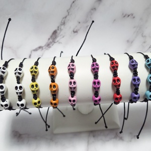 Koponyás karkötők, Ékszer, Karkötő, Gyöngyös karkötő, Csomózás, MESKA