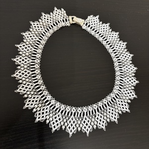 Fehér gyöngy kriza nyakék - ékszer - nyaklánc - gyöngyös nyaklánc - Meska.hu