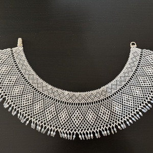 Fehér kriza nyaklánc, Ékszer, Nyaklánc, Gyöngyös nyaklánc, Gyöngyfűzés, gyöngyhímzés, MESKA