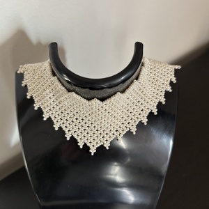 Ék-alakúnyaklánc, Ékszer, Nyaklánc, Gyöngyös nyaklánc, Gyöngyfűzés, gyöngyhímzés, MESKA