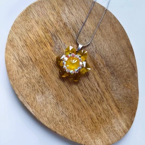 Hajnalcsillag virágmedál osztrák kristálygyöngyből - ékszer - nyaklánc - medál - Meska.hu