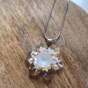 Hópihe virágmedál osztrák kristálygyöngyből - ékszer - nyaklánc - medál - Meska.hu