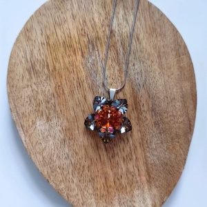 Vulkán medál osztrák kristálygyöngyből, Ékszer, Nyaklánc, Medál, Gyöngyfűzés, gyöngyhímzés, MESKA