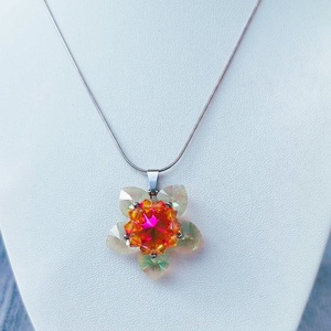 Nárcisz medál osztrák kristálygyöngyből - ékszer - nyaklánc - medál - Meska.hu