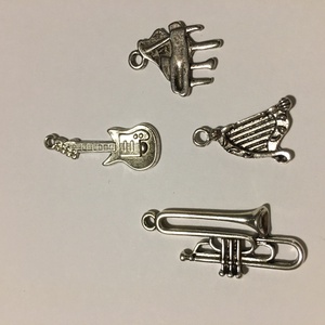 10 db Tibeti ezüst színű trombita medál - kellékek & szerszámok - gyöngyfűzés kellékek - egyéb alkatrész - Meska.hu