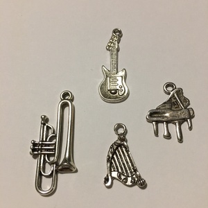 10 db Tibeti ezüst színű trombita medál - kellékek & szerszámok - gyöngyfűzés kellékek - egyéb alkatrész - Meska.hu