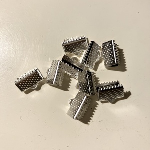 100 db ezüst színű szalagvég 10 mm, Kellékek & szerszámok, Gyöngyfűzés kellékek, Egyéb alkatrész, Ékszerkészítés, MESKA