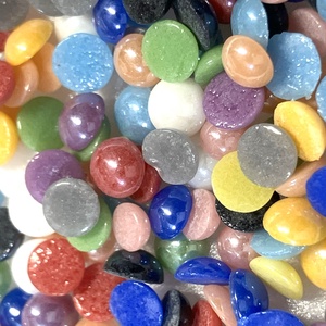  KEREK CABOCHON VEGYES SZÍNBEN, 5 MM-ES  - kellékek & szerszámok - gyöngyfűzés kellékek - üveggyöngy - Meska.hu