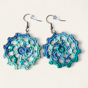 Kristály fülbevaló türkiz színváltós , Ékszer, Fülbevaló, Lógó fülbevaló, Horgolás, MESKA