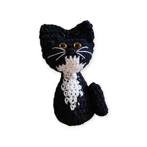 Ülő cica fekete-fehér  - Meska.hu